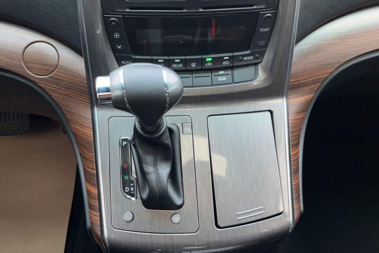 Used FORTHING CM7 2018 Classic Edition 2.0T Automatic Luxury Model Gear Lever