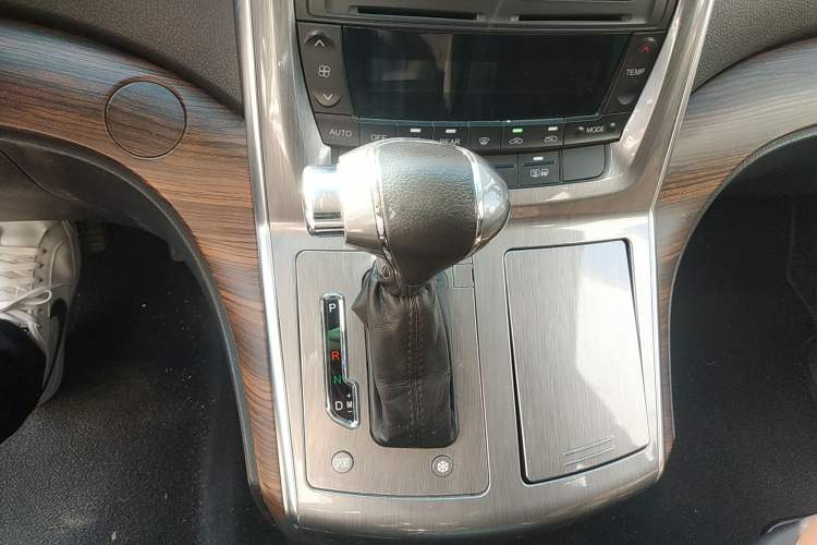 Used FORTHING CM7 2018 Classic Edition 2.0T Automatic Luxury Model Gear Lever