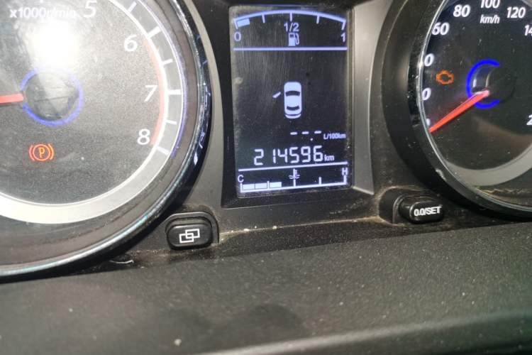 Used FORTHING CM7 2018 Classic Edition 2.0T Manual Luxury Model Odometer Close Up