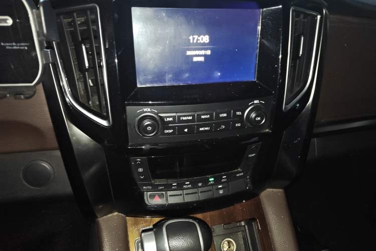 Used FORTHING CM7 2018 2.0T Automatic Luxury Version Audio And AC Panel