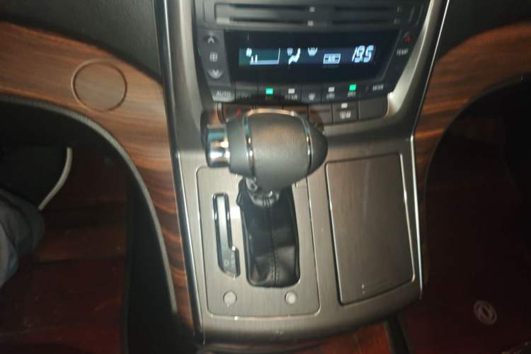 Used FORTHING CM7 2018 Classic Edition 2.0T Automatic Luxury Model Gear Lever