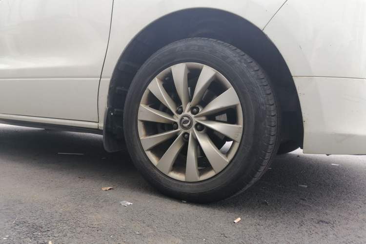 Used FORTHING CM7 2018 Revised Version 2.0T Automatic Luxury Edition Right Front Wheel Hub