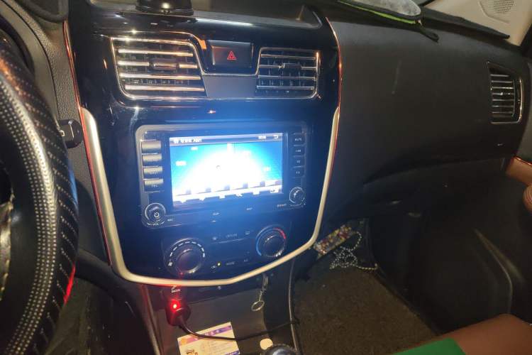 Used FORTHING F600 2016 F600 1.5T Luxury Edition Audio And AC Panel