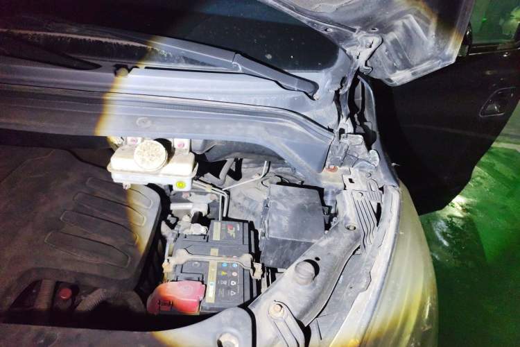 Used FORTHING F600 2016 F600L 2.0L Luxury Model Engine Bay Left