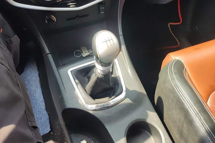 Used FORTHING F600 2016 F600 1.5T Luxury Edition Gear Lever