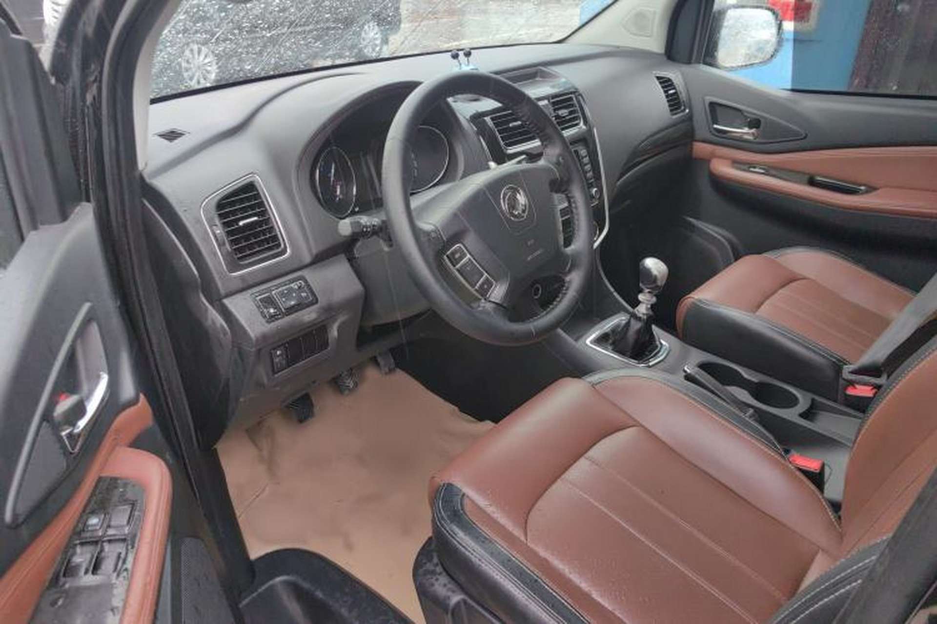 Used FORTHING F600 2016 F600L 2.0L Luxury Model Interior 1