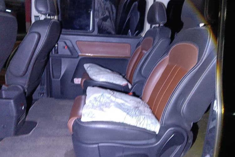 Used FORTHING F600 2016 F600L 2.0L Deluxe Model Interior 4