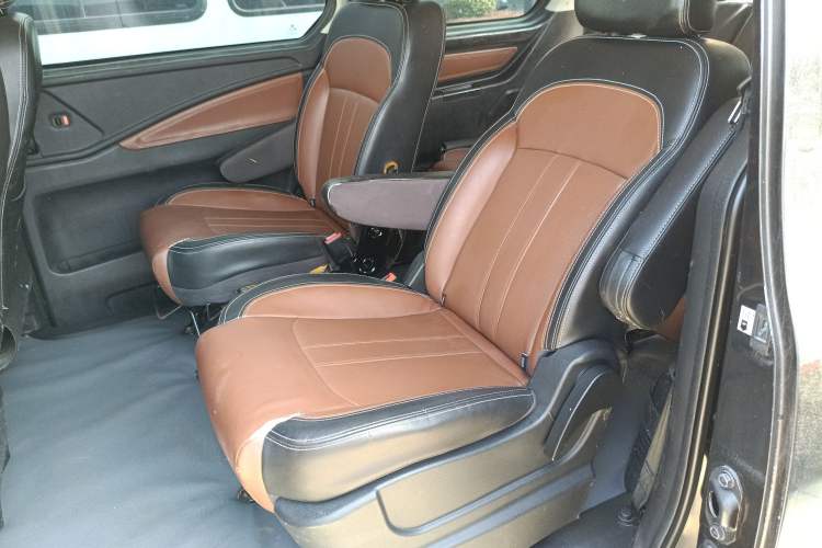 Used FORTHING F600 2016 F600 2.0L Luxury Model Interior 4
