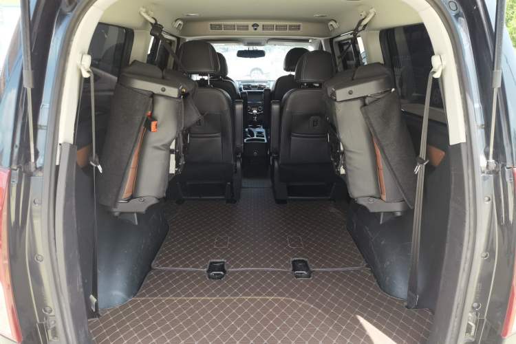 Used FORTHING F600 2016 F600L 2.0L Deluxe Model Interior 7