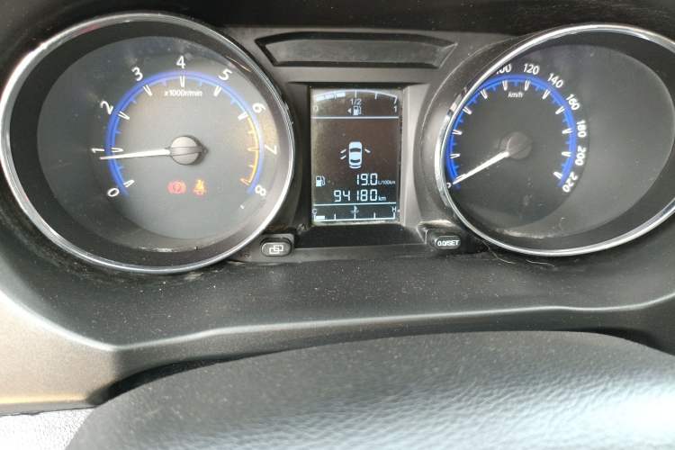 Used FORTHING F600 2016 F600 2.0L Luxury Model Odometer Close Up