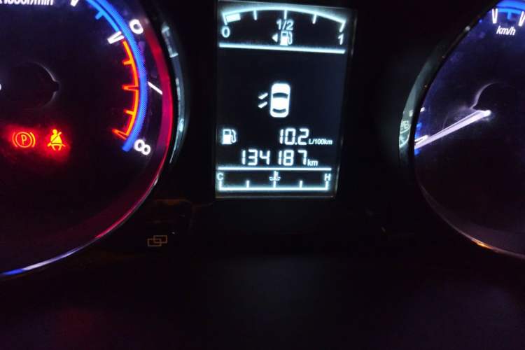 Used FORTHING F600 2016 F600L 2.0L Luxury Model Odometer Close Up