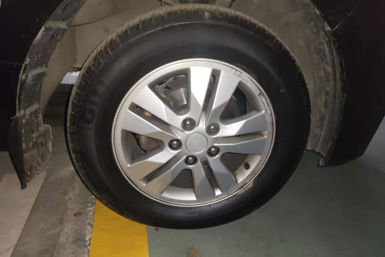 Used FORTHING F600 2016 F600 1.5T Luxury Edition Right Front Wheel Hub