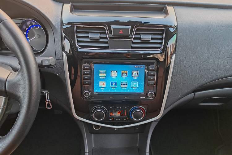 Used FORTHING F600 2016 F600 1.5T Luxury Edition Audio And AC Panel