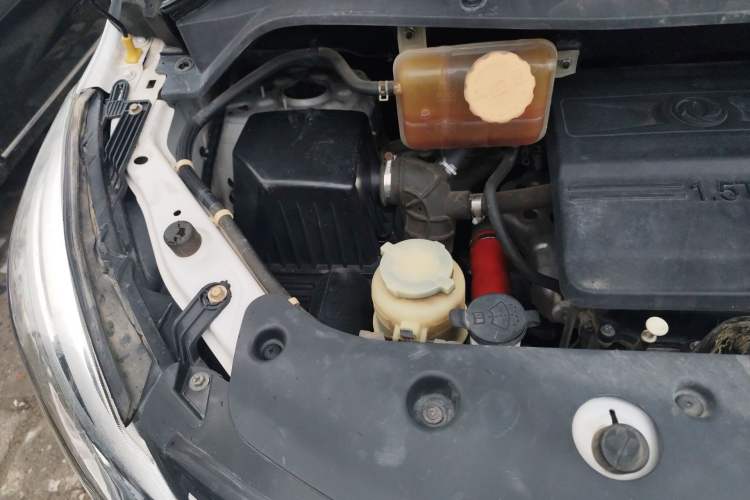 Used FORTHING F600 2016 F600L 1.5T Luxury Model Engine Bay Right