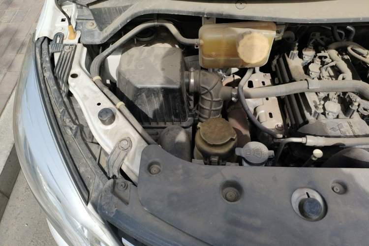 Used FORTHING F600 2016 F600L 1.5T Luxury Model Engine Bay Right