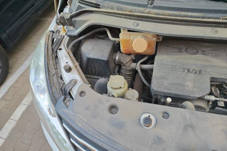Used FORTHING F600 2016 F600L 1.5T Luxury Model Engine Bay Right