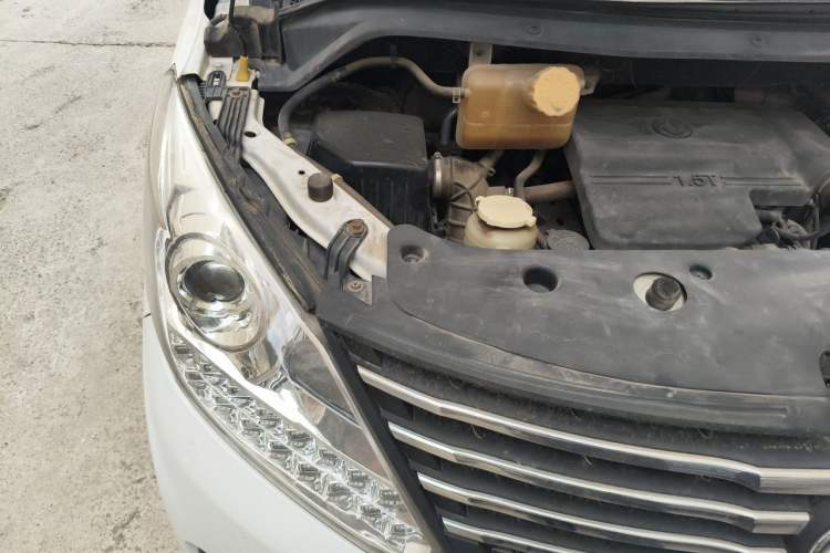 Used FORTHING F600 2016 F600L 1.5T Luxury Model Engine Bay Right