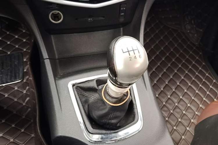 Used FORTHING F600 2016 F600L 1.5T Luxury Model Gear Lever