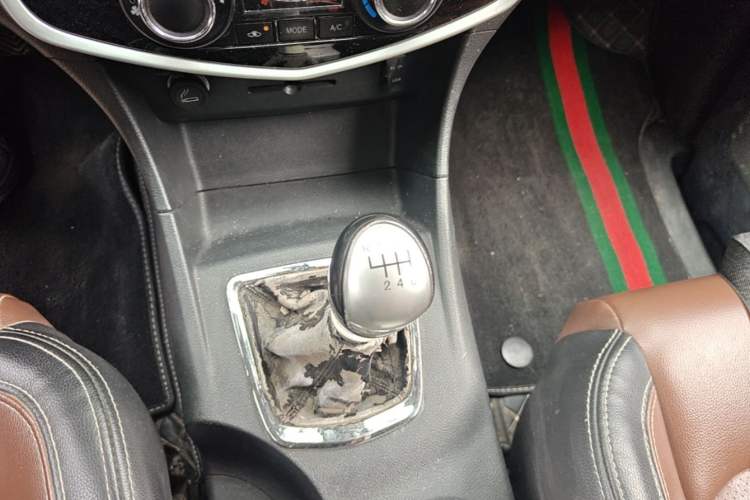 Used FORTHING F600 2016 F600 1.5T Luxury Edition Gear Lever