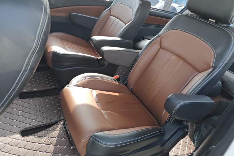 Used FORTHING F600 2016 F600L 2.0L Luxury Model Interior 1