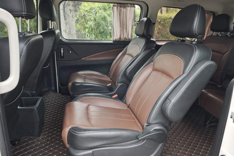 Used FORTHING F600 2016 F600L 1.5T Luxury Model Interior 3