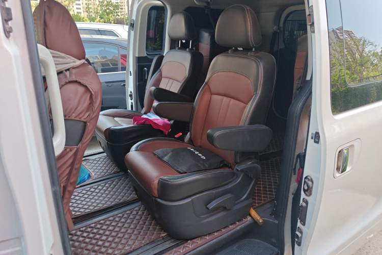 Used FORTHING F600 2016 F600L 2.0L Deluxe Model Left Rear Seat