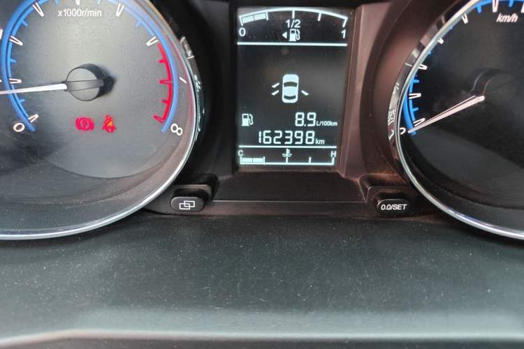 Used FORTHING F600 2016 F600L 2.0L Deluxe Model Odometer Close Up