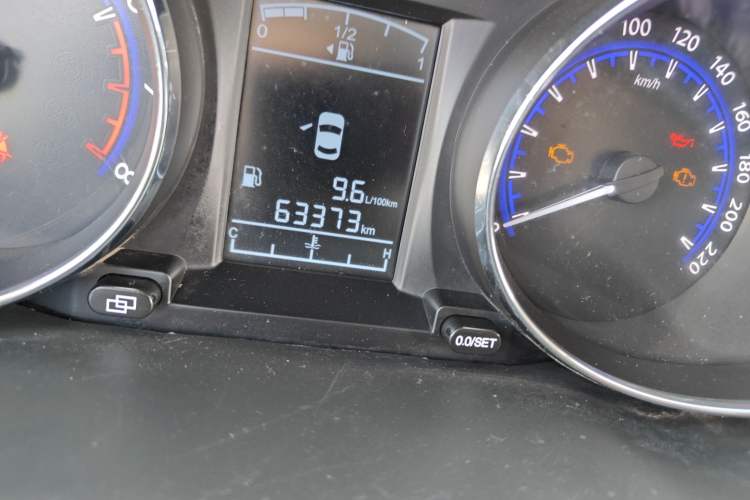 Used FORTHING F600 2016 F600L 2.0L Luxury Model Odometer Close Up