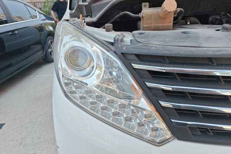 Used FORTHING F600 2016 F600L 2.0L Deluxe Model Right Front Headlight