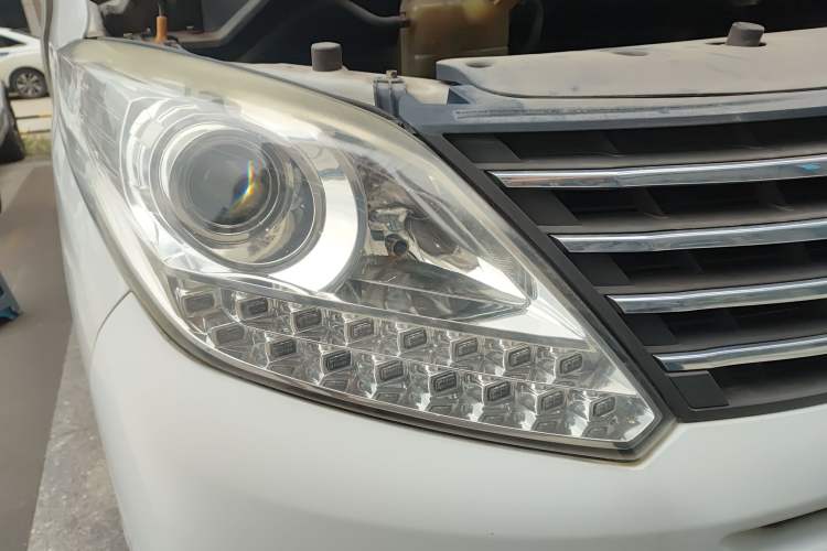 Used FORTHING F600 2016 F600L 2.0L Deluxe Model Right Front Headlight