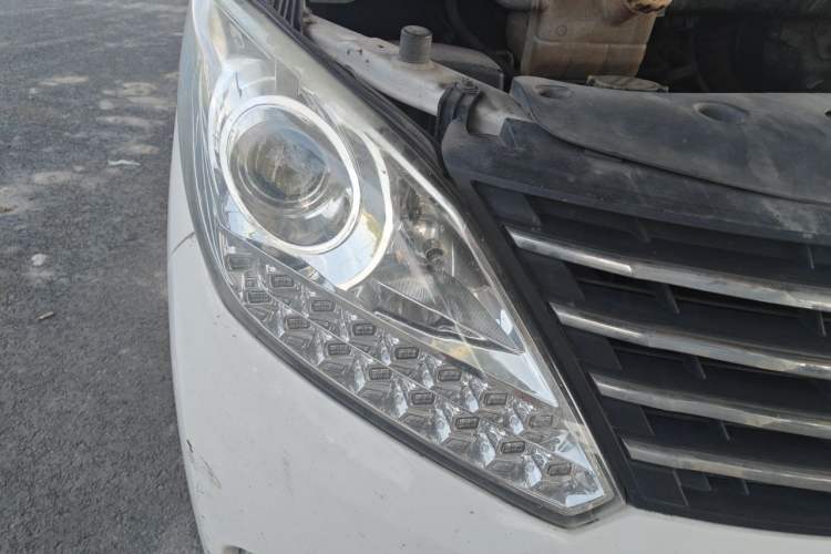 Used FORTHING F600 2016 F600L 1.5T Luxury Model Right Front Headlight