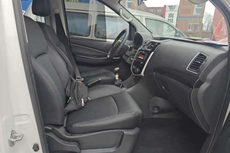 Used FORTHING F600 2018 F600L 2.0L Comfort Model Right Front Seat