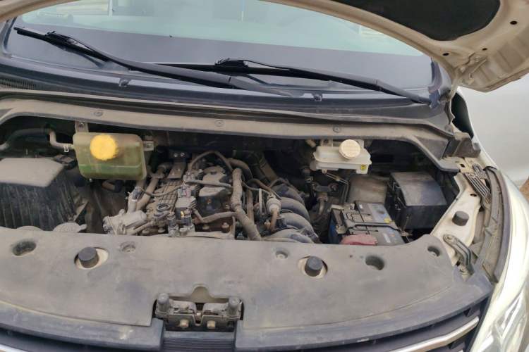 Used FORTHING F600 2019 F600L 2.0L Luxury 7-Seater Engine Bay Left