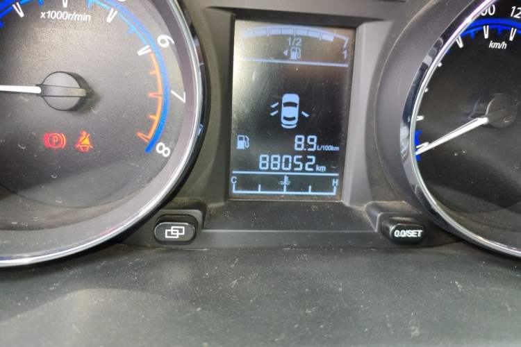 Used FORTHING F600 2019 F600L 2.0L Luxury 7-Seater Odometer Close Up