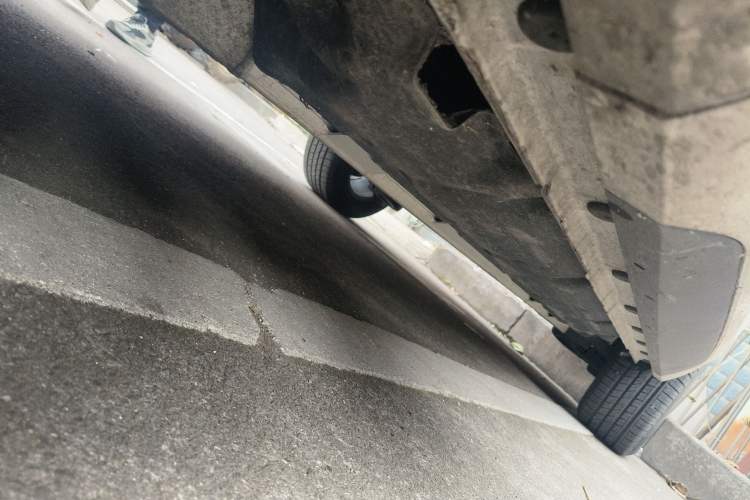 Used FORTHING Friday 2024 410 Performance Edition Chassis Front Left