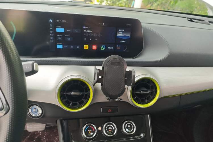 Used FORTHING Friday 2024 410 Performance Edition Audio And AC Panel