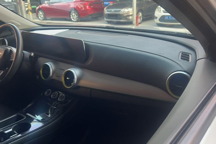 Used FORTHING Friday 2024 410 Performance Edition Interior 3