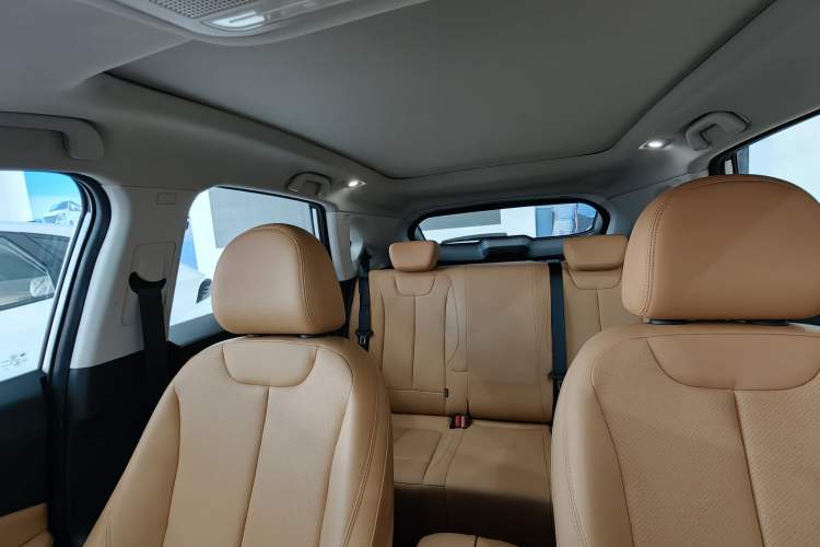 Used FORTHING Friday 2024 410 Performance Edition Interior 4