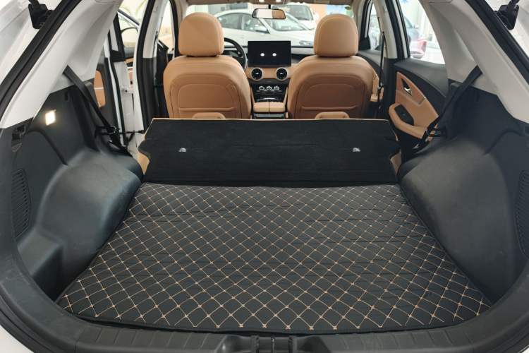Used FORTHING Friday 2024 410 Performance Edition Interior 5