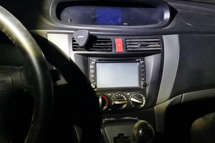 Used FORTHING Joyear 2011 1.5L AMT Luxury Edition Audio And AC Panel