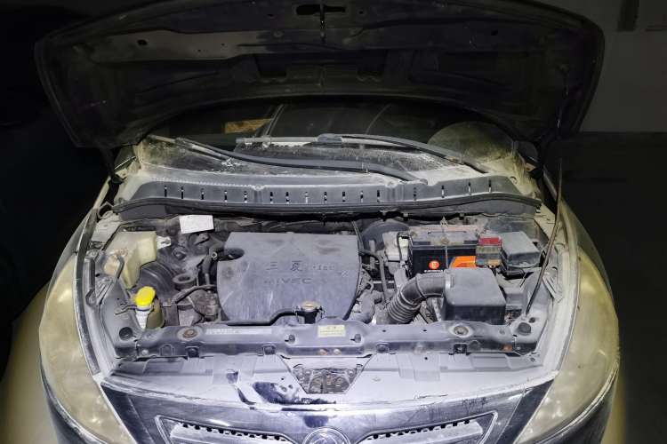 Used FORTHING Joyear 2011 1.5L AMT Luxury Edition Engine Bay