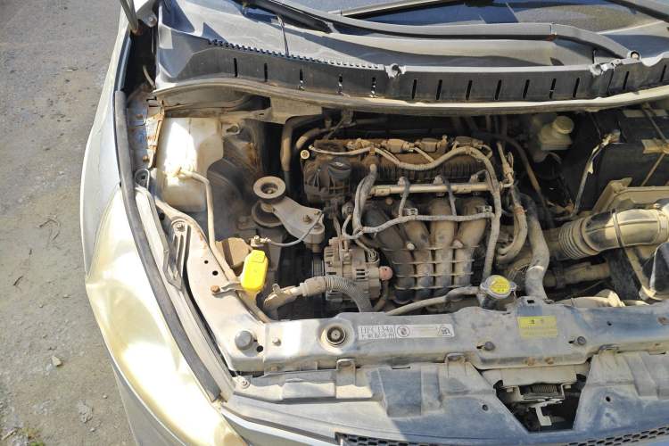 Used FORTHING Joyear 2011 LV 1.5L Manual Luxury Model Engine Bay Right