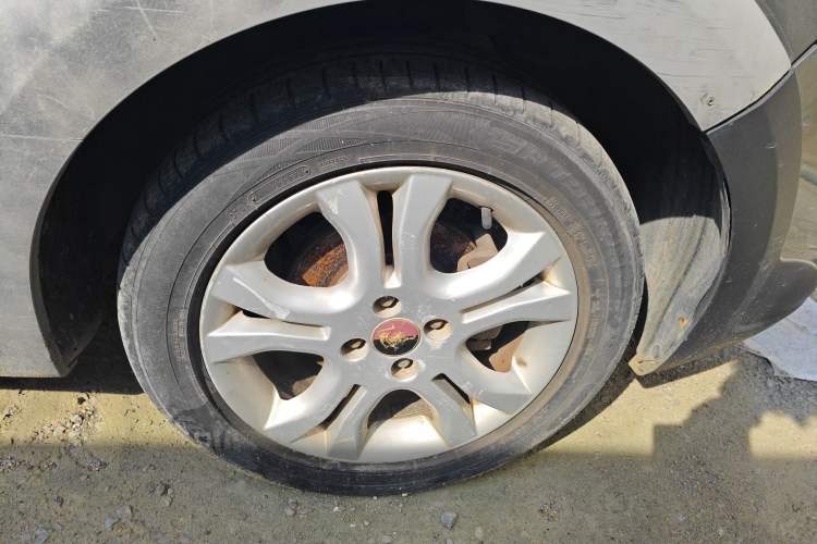 Used FORTHING Joyear 2011 LV 1.5L Manual Luxury Model Right Front Wheel Hub