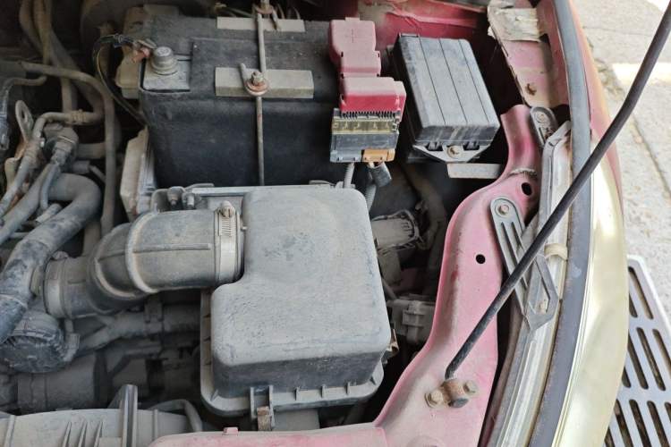 Used FORTHING Joyear 2011 1.5L AMT Luxury Edition Engine Bay Left