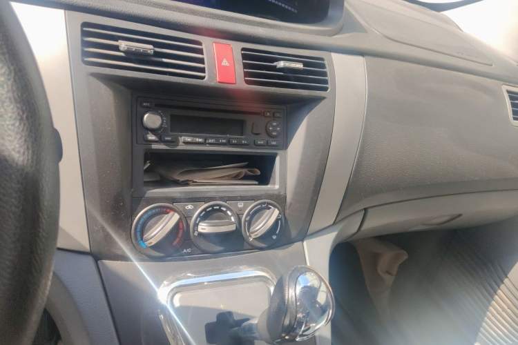Used FORTHING Joyear 2011 LV 1.5L AMT Luxury Model Audio And AC Panel