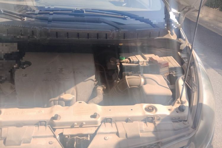 Used FORTHING Joyear 2011 LV 1.5L AMT Luxury Model Engine Bay Left
