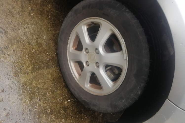 Used FORTHING Joyear 2011 1.5L Manual Luxury Edition Right Front Wheel Hub