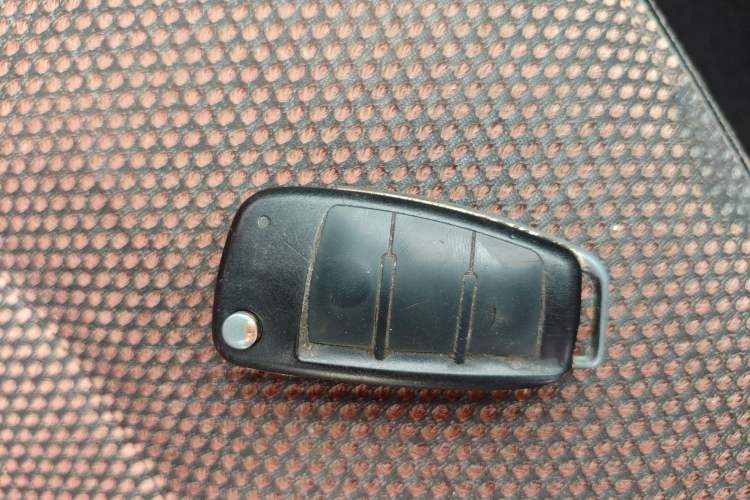 Used FORTHING Joyear 2011 LV 1.5L Manual Luxury Model Vehicle Key
