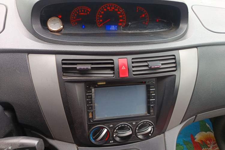 Used FORTHING Joyear 2011 1.5L Manual Luxury Edition Audio And AC Panel