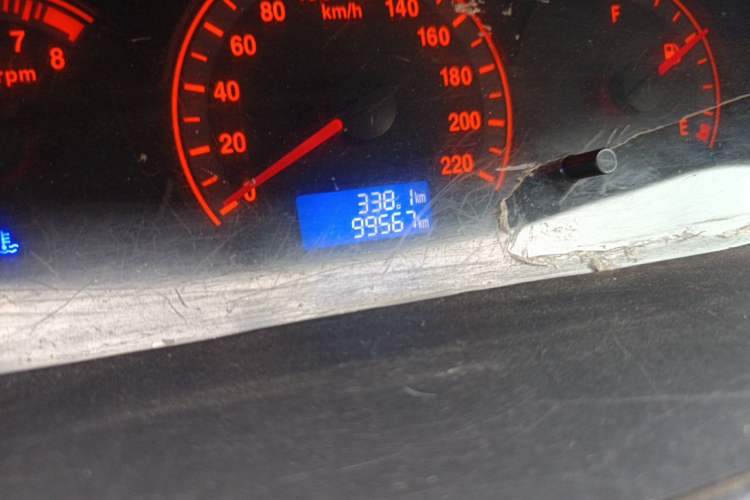 Used FORTHING Joyear 2011 1.5L Manual Luxury Edition Odometer Close Up